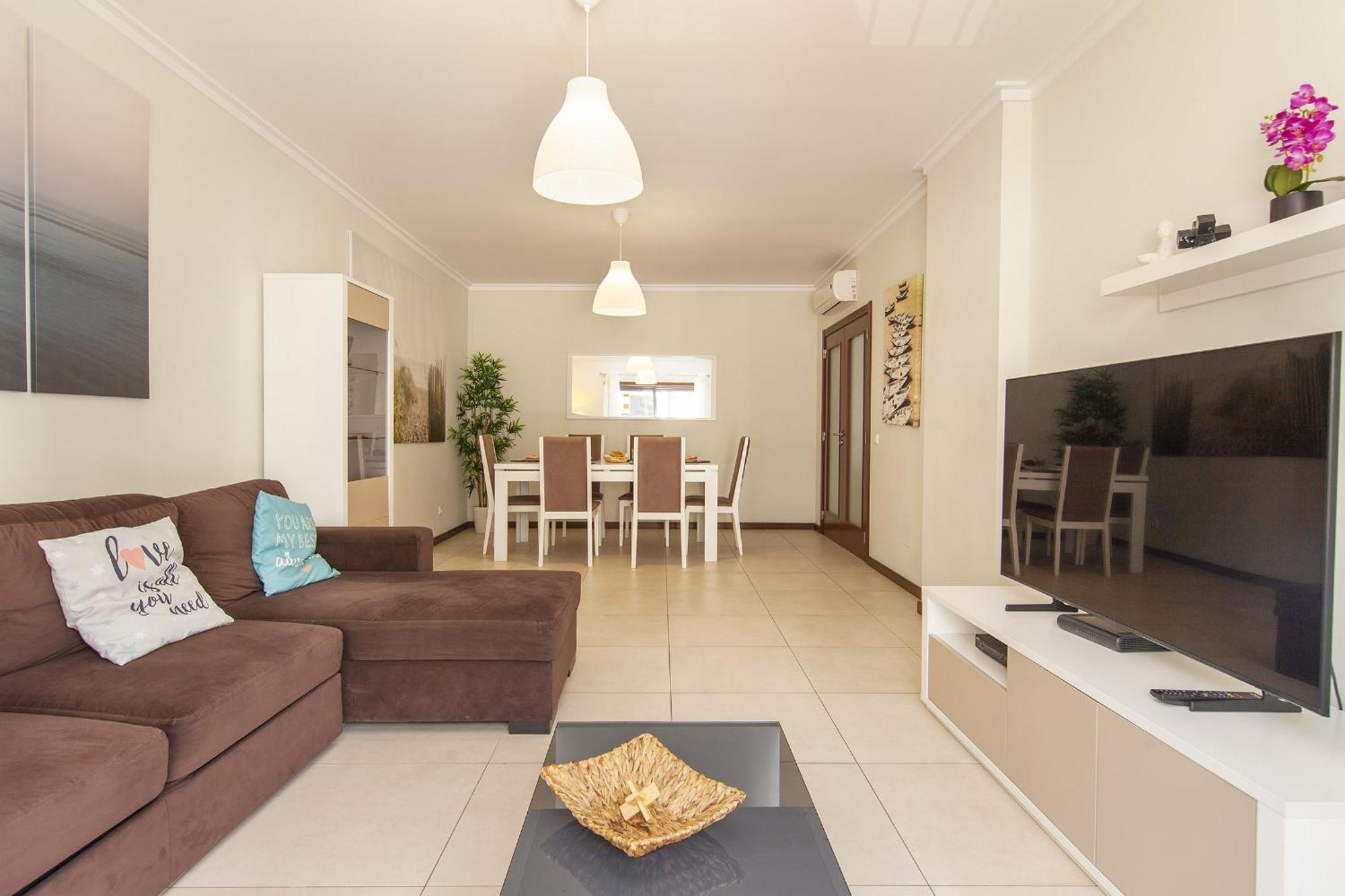 B03 - Luxury 2 Bed Marina *