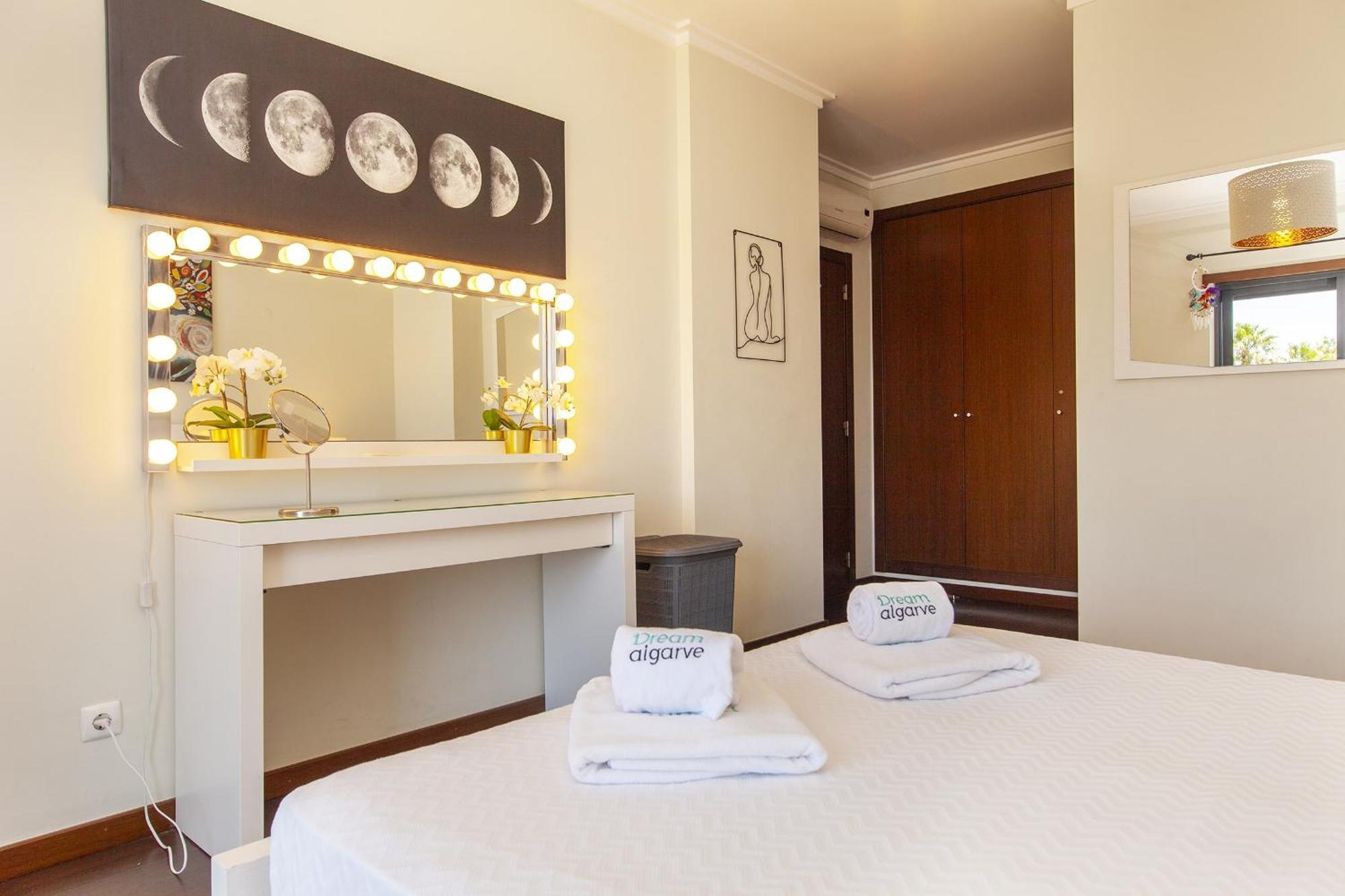 B03 - Luxury 2 Bed Marina