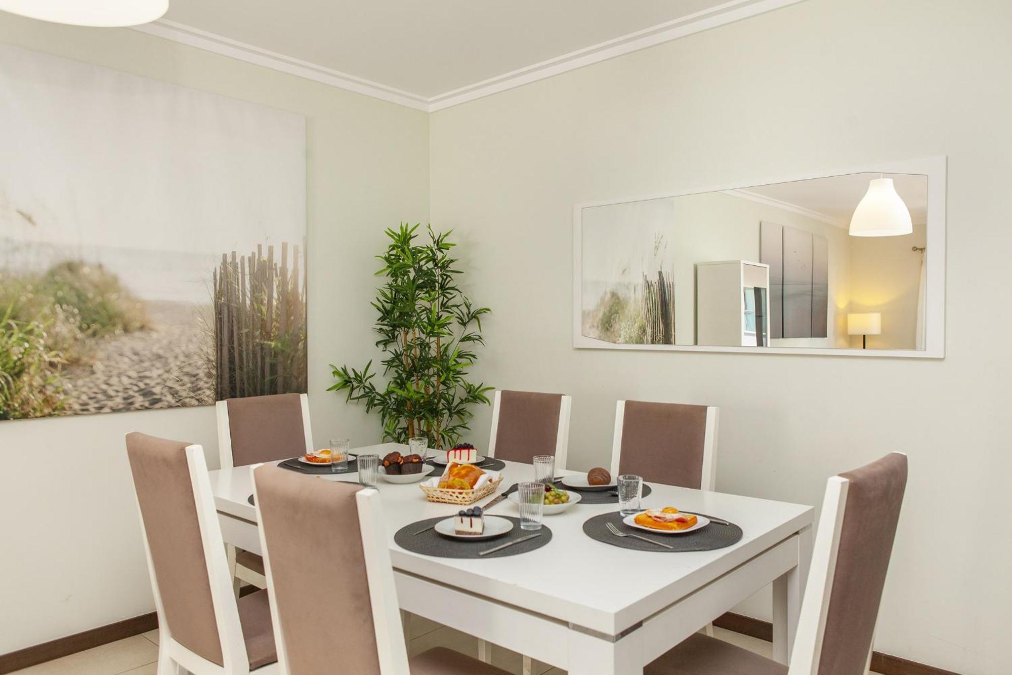 B03 - Luxury 2 Bed Marina Appartement